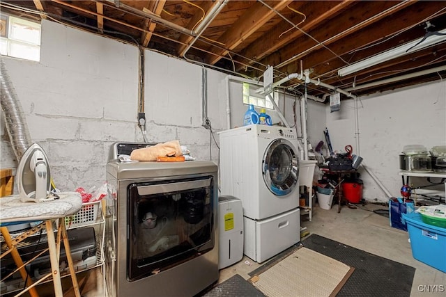 108 Phillips Rd, Syracuse, NY 13214 - laundry area with washing machine and clothes dryer