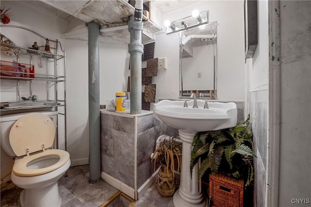 108 Phillips Rd, Syracuse, NY 13214 - bathroom with toilet