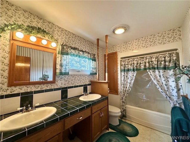9718 Pearson Rd, Hartland, NY 14105 - full bath featuring wallpapered walls, double vanity, and shower / bath combo with shower curtain