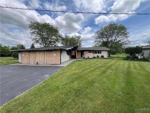 69 Steele Cir, Niagara, NY 14304 - single story home featuring a front yard