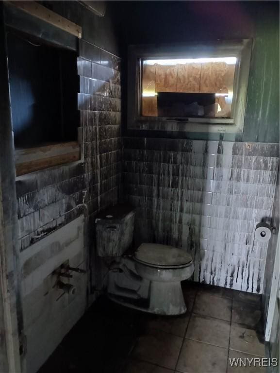 69 Steele Cir, Niagara, NY 14304 - bathroom with tile walls and tile patterned flooring