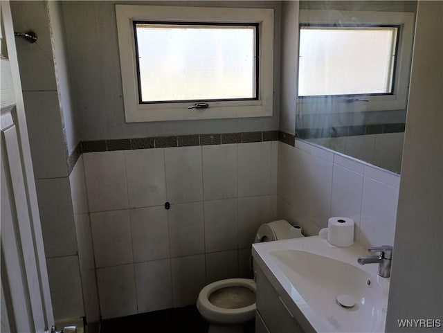 69 Steele Cir, Niagara, NY 14304 - bathroom featuring tile walls, plenty of natural light, and vanity