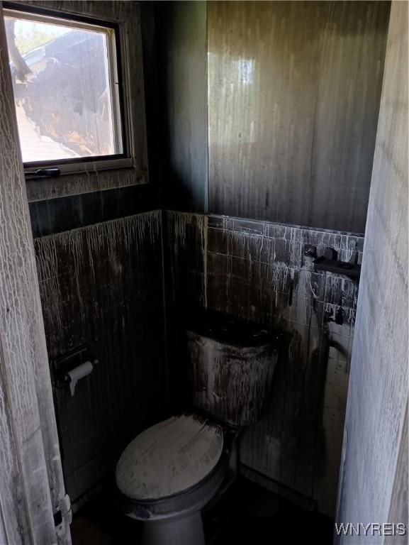 69 Steele Cir, Niagara, NY 14304 - bathroom featuring wainscoting and tile walls