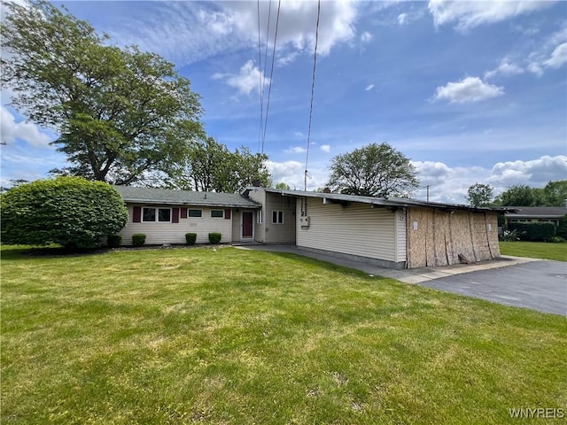 69 Steele Cir, Niagara, NY 14304 - view of front of home with a front yard