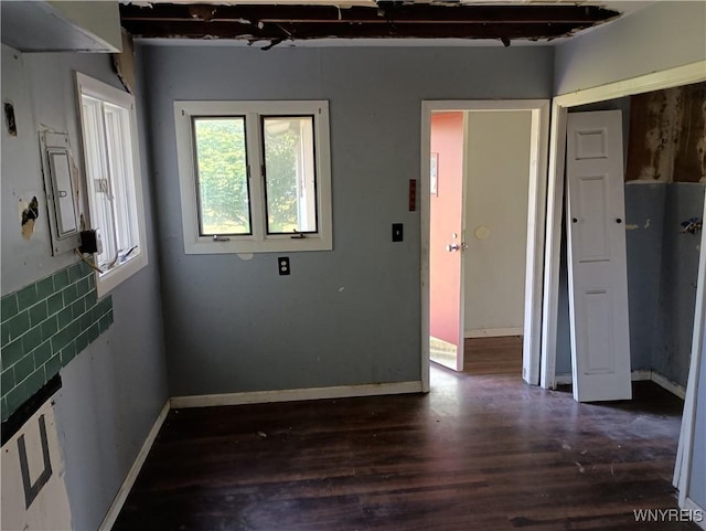 71 Steele Cir, Niagara, NY 14304 - empty room with dark wood finished floors and baseboards