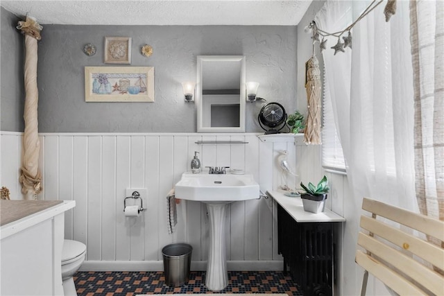 639 Plank Rd, Penfield, NY 14580 - bathroom with a wainscoted wall and a textured ceiling