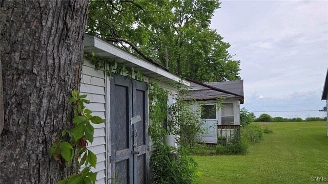 9407 Lakeshore View Rd, Sullivan, NY 13037 - view of side of home with a lawn
