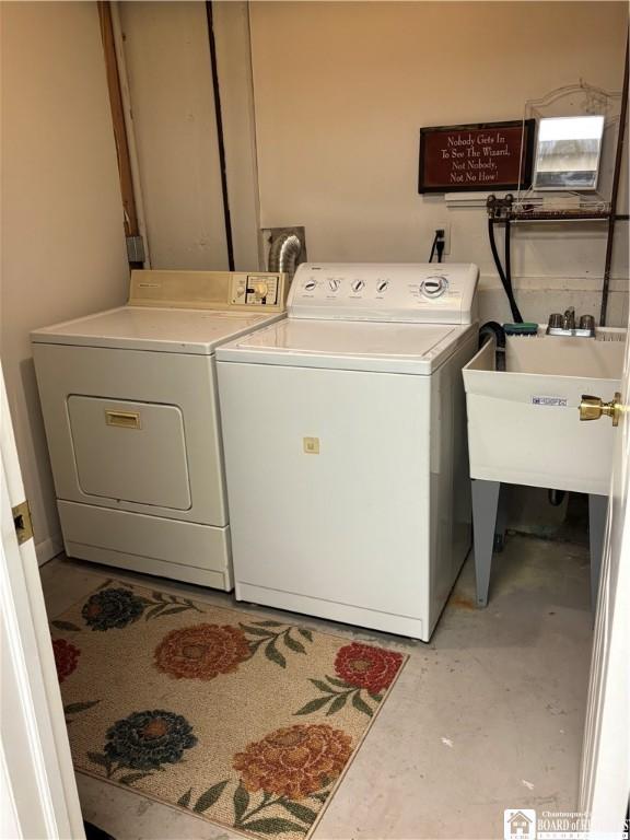 4627 Anderson Dr, Ellery, NY 14712 - laundry room featuring washer and dryer