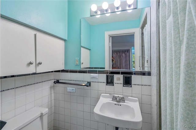 2 Morton Rd, Dewitt, NY 13214 - full bath featuring tile walls and toilet