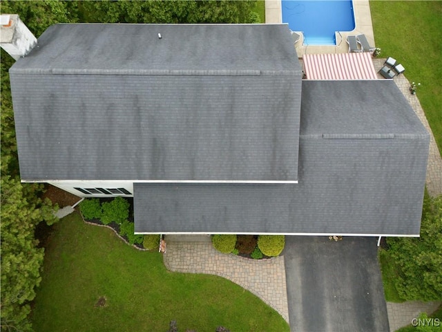550 Sayles St, Oneida-Inside, NY 13421 - view of subject property with a pool area