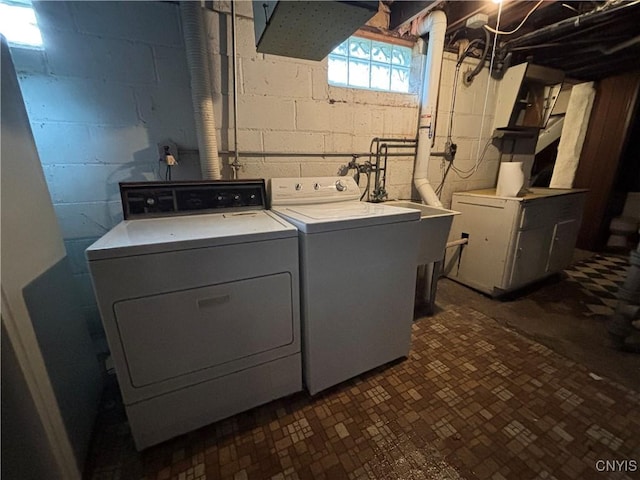 301 Loma Ave, Syracuse, NY 13208 - washroom with separate washer and dryer