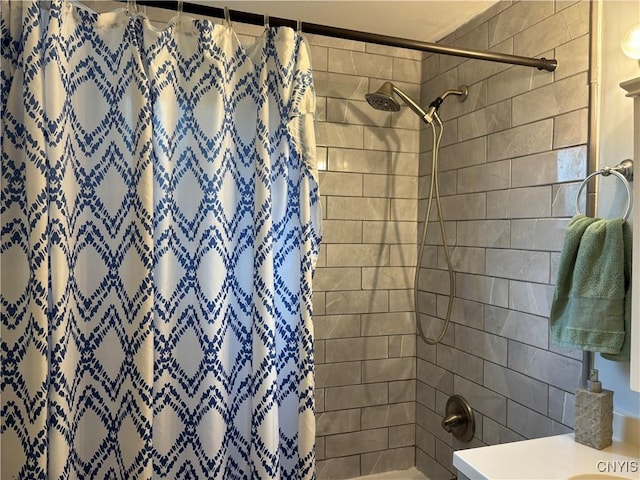 301 Loma Ave, Syracuse, NY 13208 - full bath with vanity and shower / tub combo with curtain
