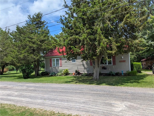 12941 Hillcrest Dr, Carlton, NY 14411 - view of front of home featuring a front lawn