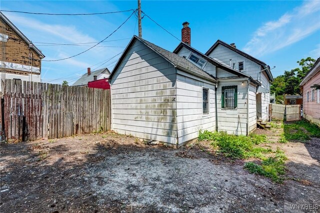 86 Deshler St, Buffalo, NY 14212 - view of side of property with a chimney