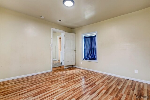 86 Deshler St, Buffalo, NY 14212 - empty room with light wood-style floors and a smoke detector