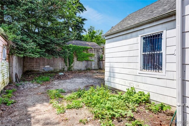 86 Deshler St, Buffalo, NY 14212 - view of yard