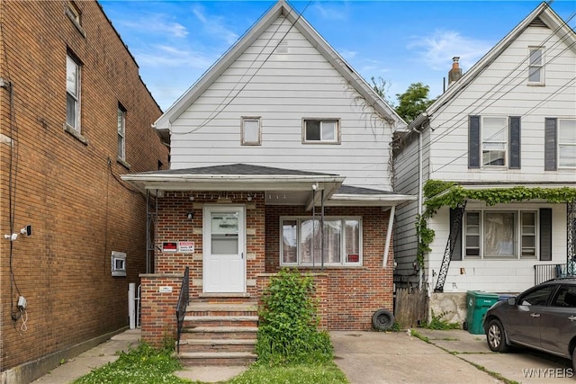 1004 19th St, Niagara Falls, NY 14301 - traditional style home featuring brick siding
