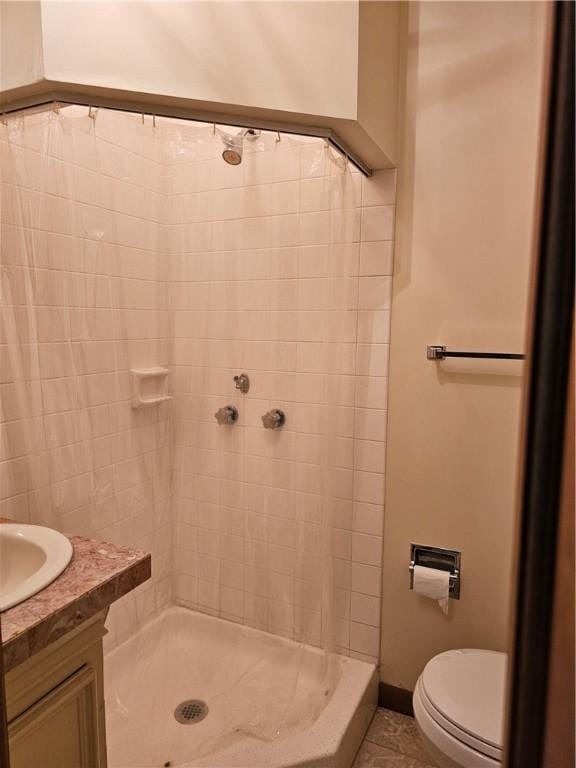 818 Larchmont Cir, Elmira, NY 14905 - full bath featuring a tile shower, vanity, and tile patterned flooring
