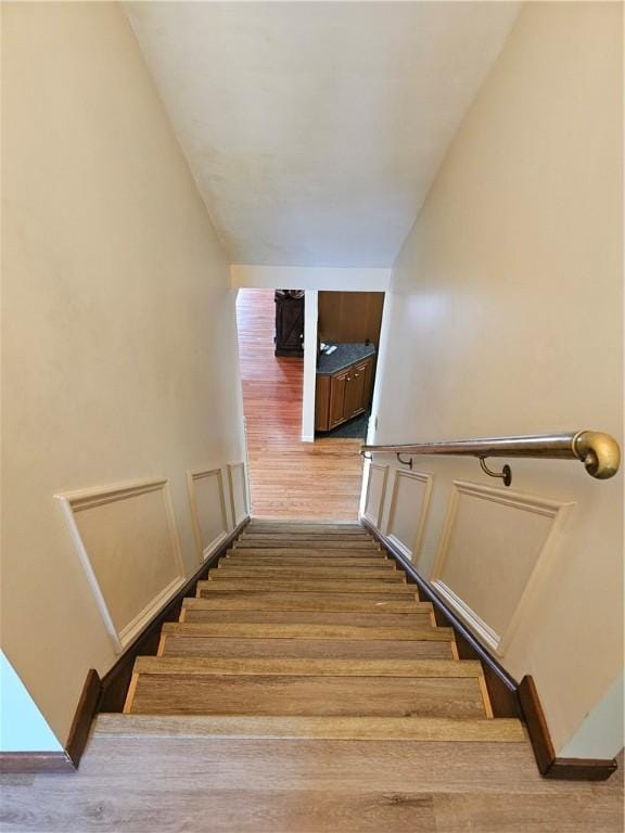 818 Larchmont Cir, Elmira, NY 14905 - stairway with wood finished floors and vaulted ceiling