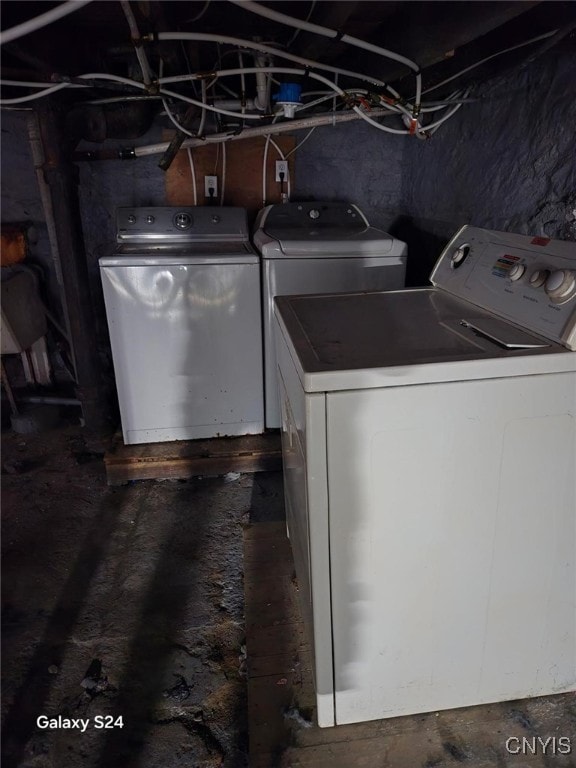 209 Lakeview Ave, Syracuse, NY 13204 - laundry area featuring washing machine and dryer