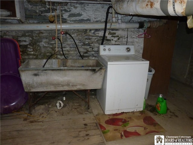 174 Bowen St, Jamestown, NY 14701 - laundry room with washer / dryer