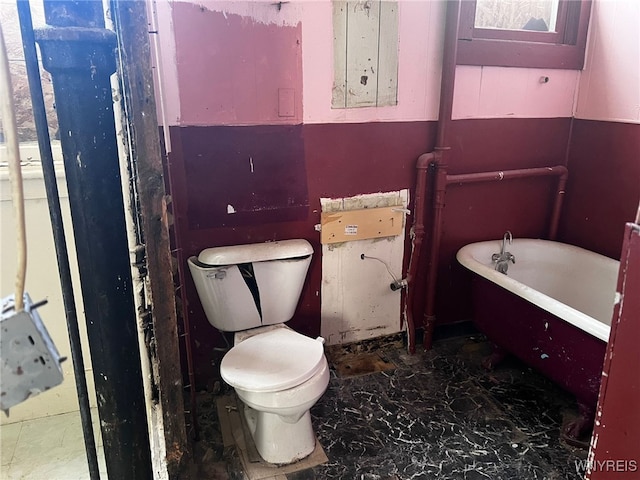506 Glenwood Ave, Buffalo, NY 14208 - full bathroom featuring a soaking tub and toilet