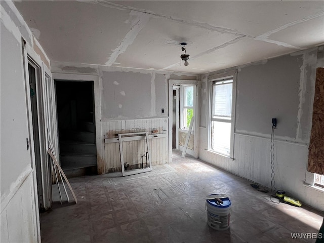 506 Glenwood Ave, Buffalo, NY 14208 - unfurnished living room featuring wainscoting