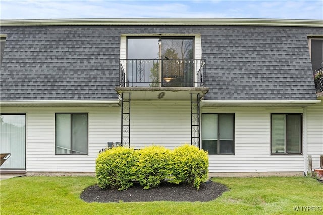 75B Foxberry Dr, Amherst, NY 14068 - back of house featuring a balcony, a yard, and roof with shingles
