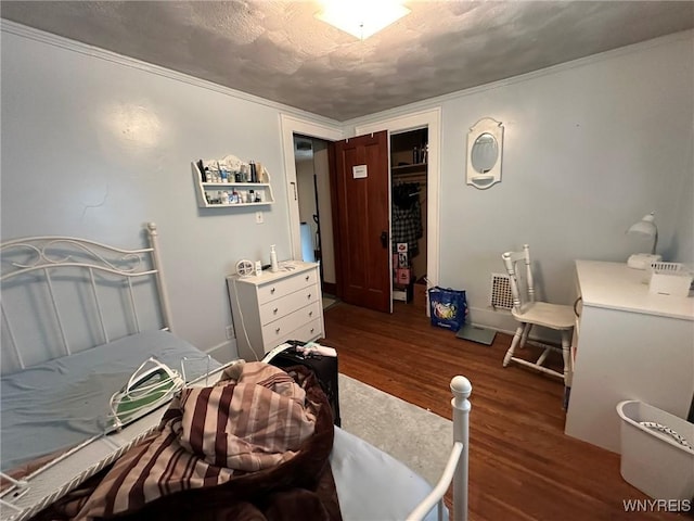 185 Roxborough Rd, Rochester, NY 14619 - bedroom with dark wood-style flooring and a textured ceiling