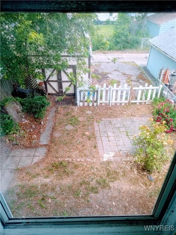 2436 Cleveland Ave, Niagara Falls, NY 14305 - view of yard with a patio