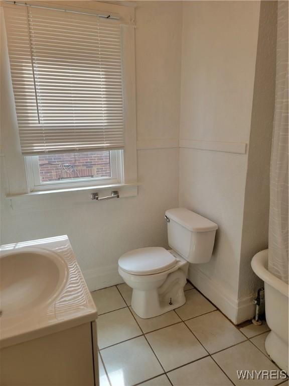 2255 Ontario Ave, Niagara Falls, NY 14305 - full bath featuring tile patterned flooring, vanity, and a soaking tub