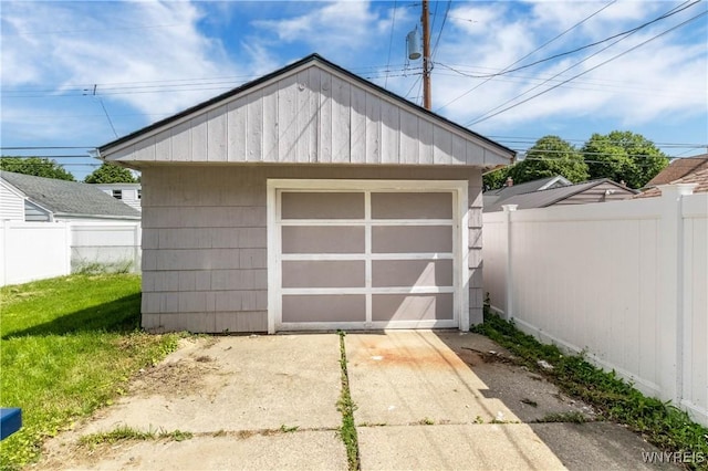 192 Culver Rd, Buffalo, NY 14220 - detached garage with concrete driveway