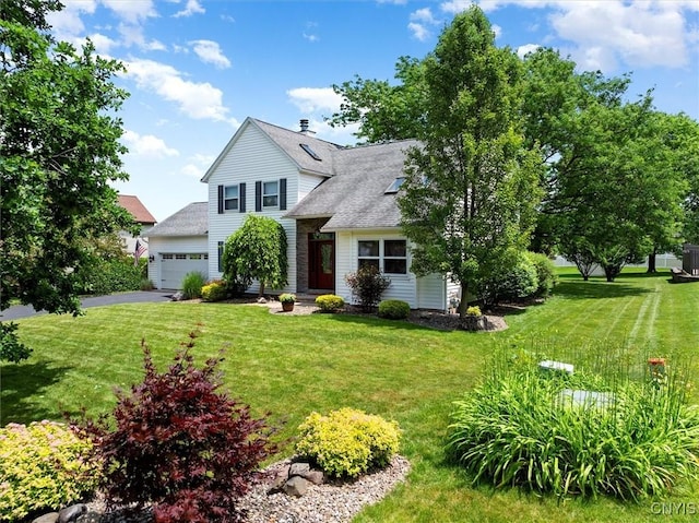 109 Hunt Valley Rd, Oneida-Inside, NY 13421 - view of front of home featuring a shingled roof, a front lawn, and asphalt driveway