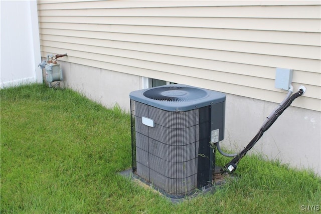 4745 Lynnville, Clay, NY 13041 - exterior view of a central air condition unit and gas meter