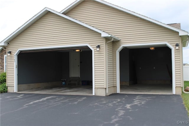 4745 Lynnville, Clay, NY 13041 - view of garage