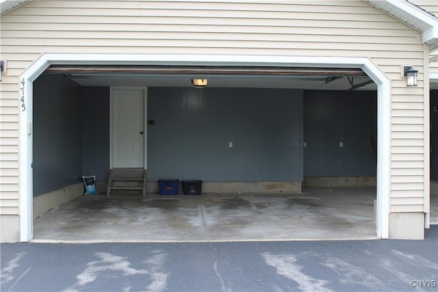 4745 Lynnville, Clay, NY 13041 - garage with asphalt driveway