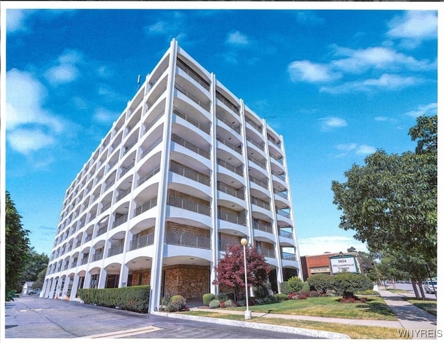 5854 Main St Unit 601, Amherst, NY 14221