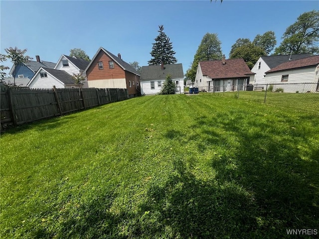 401 Ideal St, Buffalo, NY 14206 - view of yard featuring a residential view