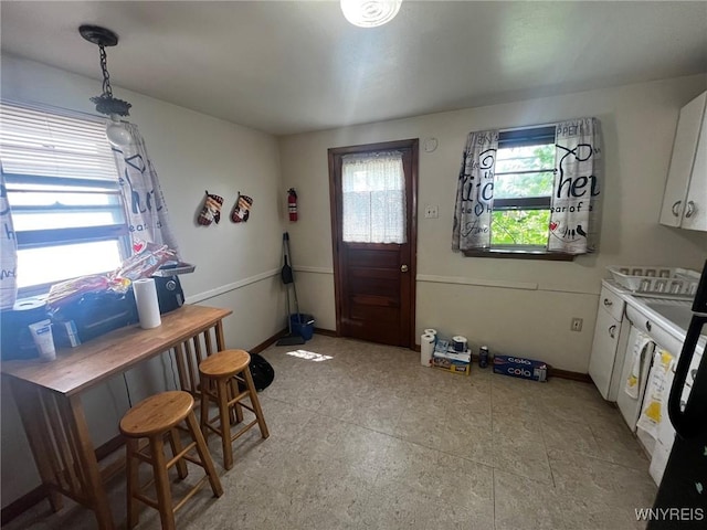 401 Ideal St, Buffalo, NY 14206 - entrance foyer featuring light tile patterned flooring and baseboards