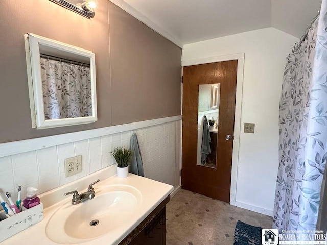 12 Juliet St, Jamestown, NY 14701 - full bathroom featuring vanity