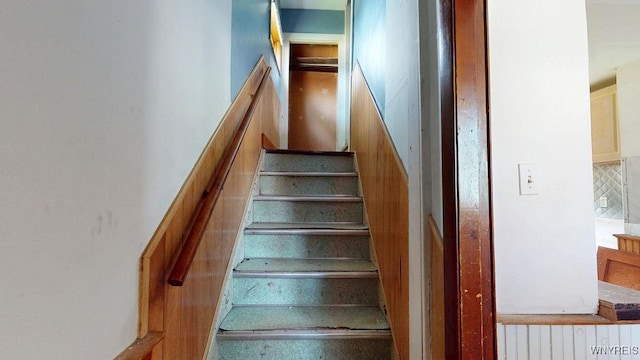 173 Hedley Pl, Buffalo, NY 14208 - view of staircase