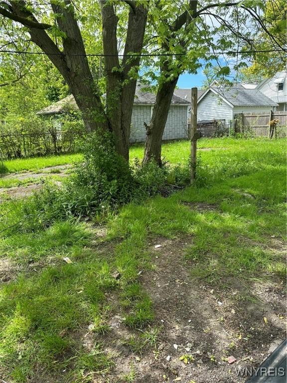 54 Decker St, Buffalo, NY 14215 - view of yard