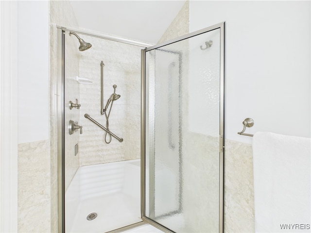4166 Tisbury Ln, Hamburg, NY 14075 - full bathroom featuring a stall shower
