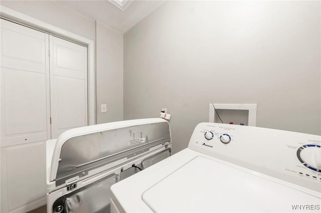 34 Wainwright Rd, Cheektowaga, NY 14215 - laundry area featuring separate washer and dryer