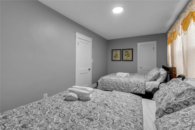 549 15th St, Niagara Falls, NY 14301 - carpeted bedroom with baseboards
