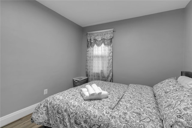 549 15th St, Niagara Falls, NY 14301 - bedroom featuring wood finished floors and baseboards