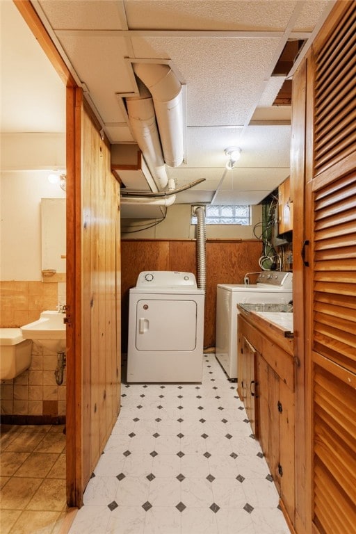 387 Brandon Rd, Irondequoit, NY 14622 - washroom featuring washing machine and clothes dryer and light floors