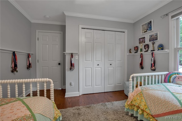 9210 Via Cimato Dr, Clarence, NY 14032 - bedroom featuring crown molding, wood finished floors, and a closet