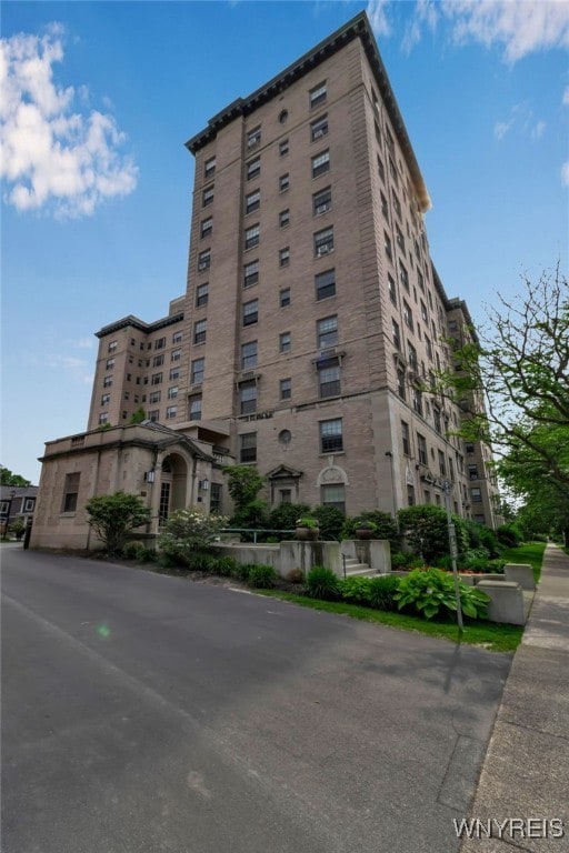 33 Gates Cir Unit 6B, Buffalo, NY 14222 - view of apartment building / complex