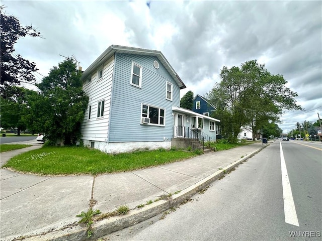 914 S Main St, Shelby, NY 14103 - view of side of home